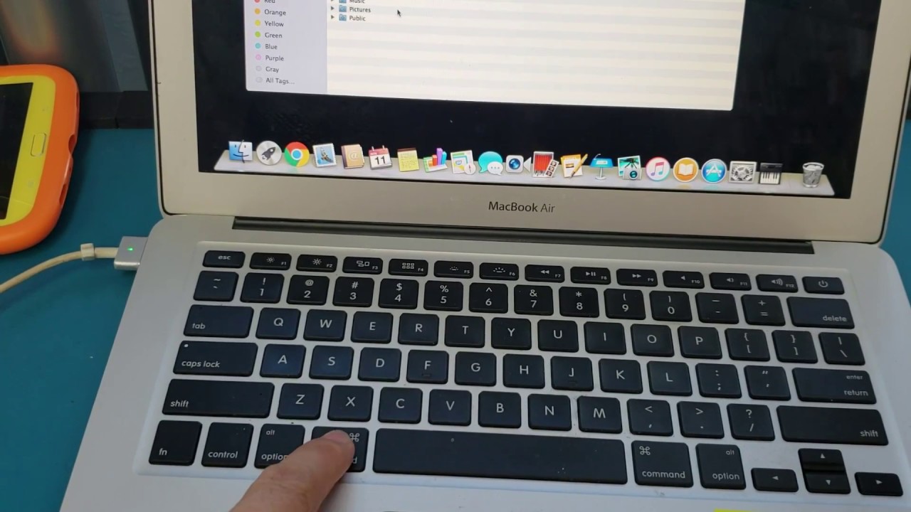 طريقة تحديد جميع الملفات الموجودة في الماك بوك MacBook ونقلها إلى ذاكرة خارجية External Drive