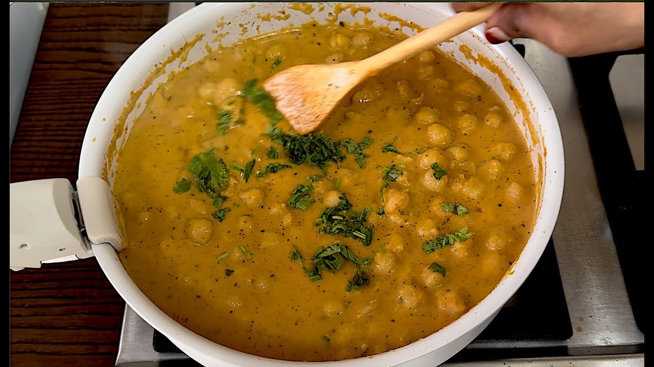 Restaurant Style Chickpea Butter Masala | വെള്ള കടല കൊണ്ട് രുചിയൂറും ബട്ടർ മസാല😋Chole Butter Masala