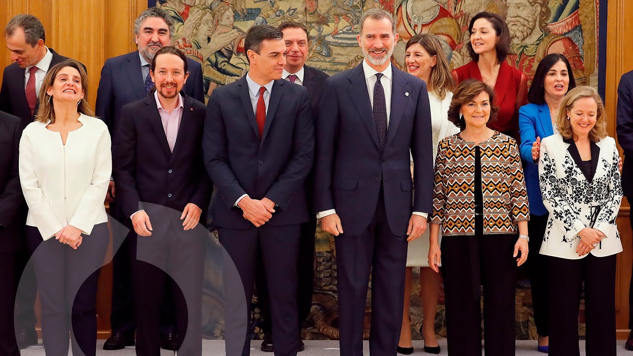 Las ministras y ministros del Gobierno de coalición toman posesión de su cargo