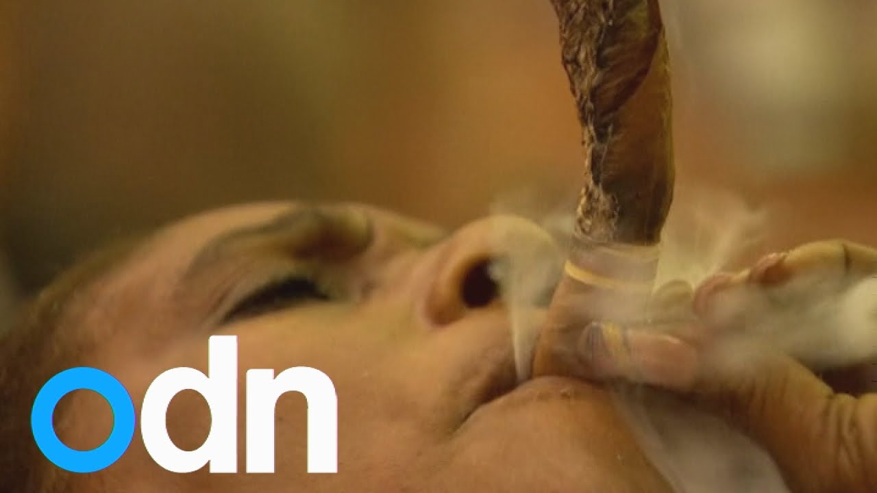 Cuban cigar 'longest ash' competition sparks up in Havana
