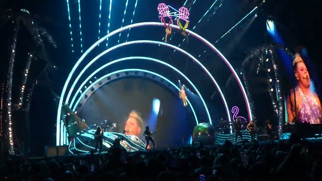 PINK : Get The Party Started [Opening] (Live in Paris, at La Defense Arena 21.06.2023)