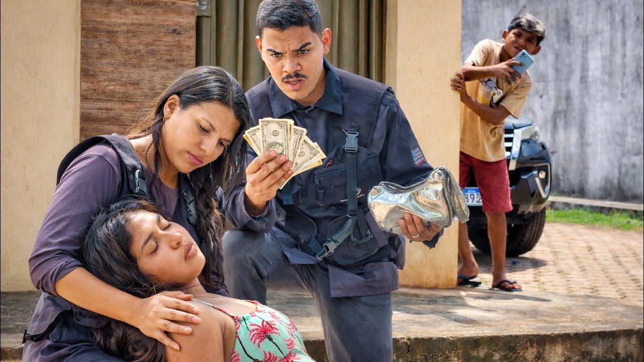 Garoto Filma Policial Roubando Mulher Desacordada