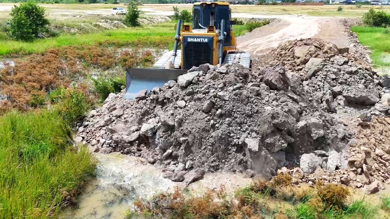 Impressive Activity !! Amazing Skill SHANTUI Bulldozer Push Sand to Coomplete Roads 100%