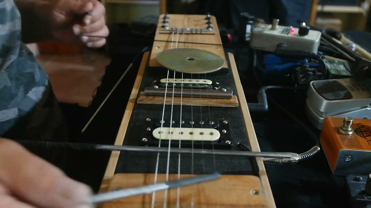 [D]resonant . Hand made instruments by Massimo Olla