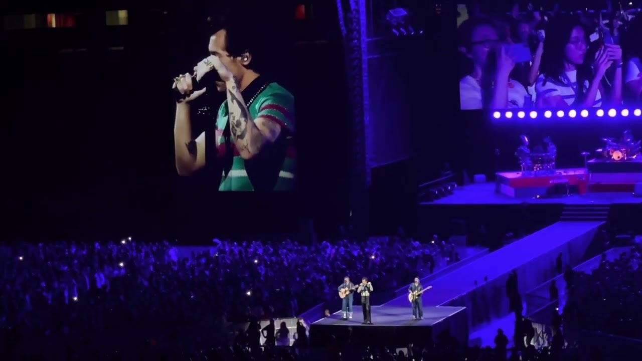 Little Freak : HARRY STYLES LOVE ON TOUR 2023 live in Singapore 170323