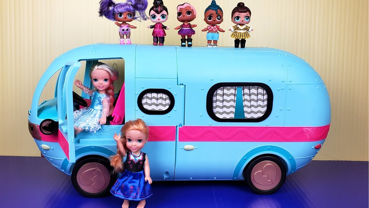 LOL Camper ! Elsa and Anna toddlers playing with new surprises