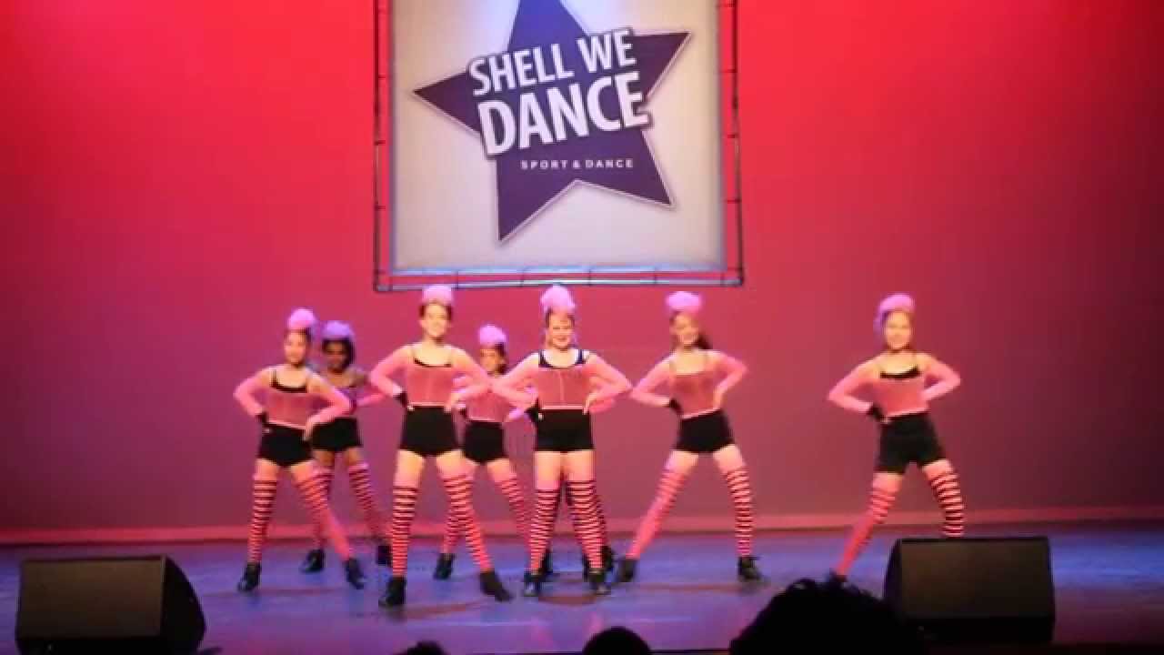 Moving Stars: Beat Freaks optreden Shell We Dance