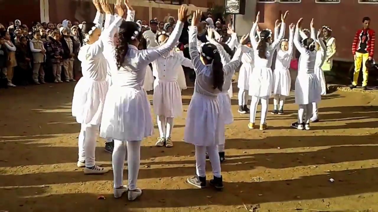استعراض المرحلة الإبتدائية في احتفال المولد النبوي الشريف بمدرسة فريال تعليم اساسي
