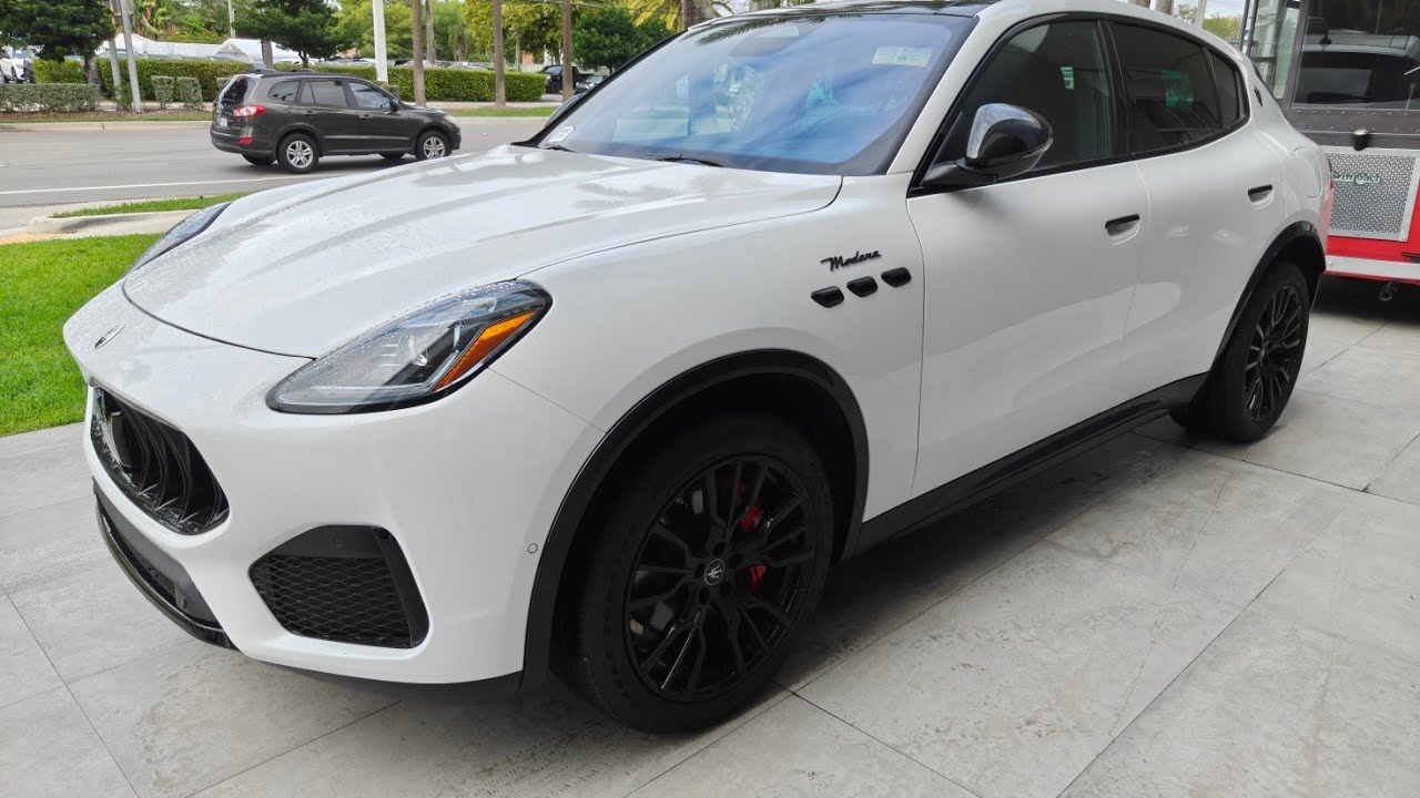 2025 Maserati Grecale White/Black FP6986