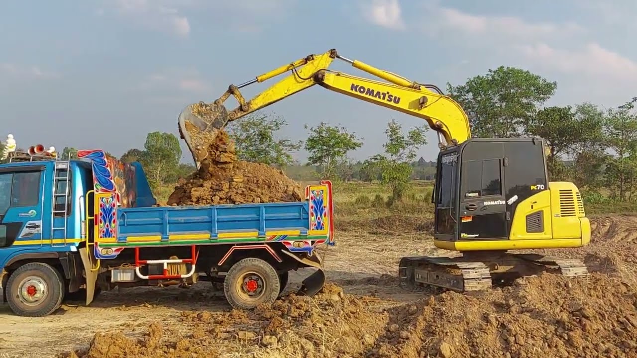 มาแล้วครับ เล็กพริกขี้หนู komatsu pc70-8 แกะมาครบ 5ปี ยังแรง งานลอกนา excavator and truck EP.9185