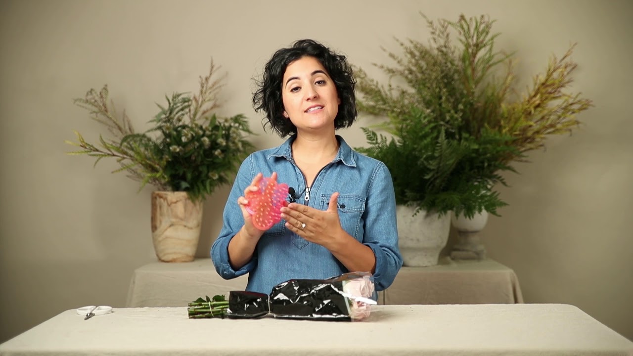 How to Clean Roses for Floral Arranging