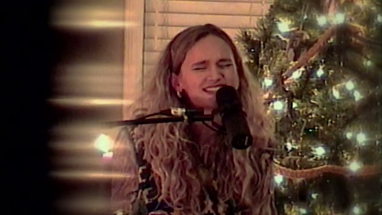 God Rest Ye Merry Gentlemen - Hollyn (Acoustic Cover)