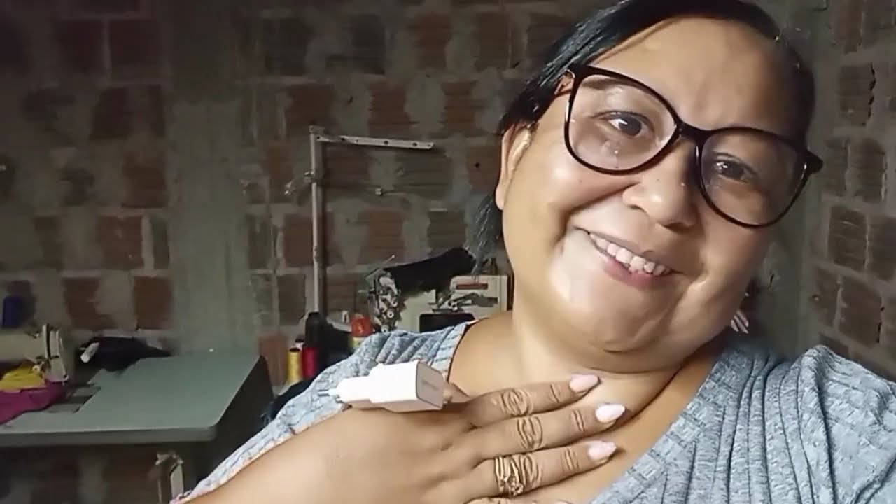 Tô rotina dona de casa com a pequena facção de costura em casa terminei um modelo já comecei outro