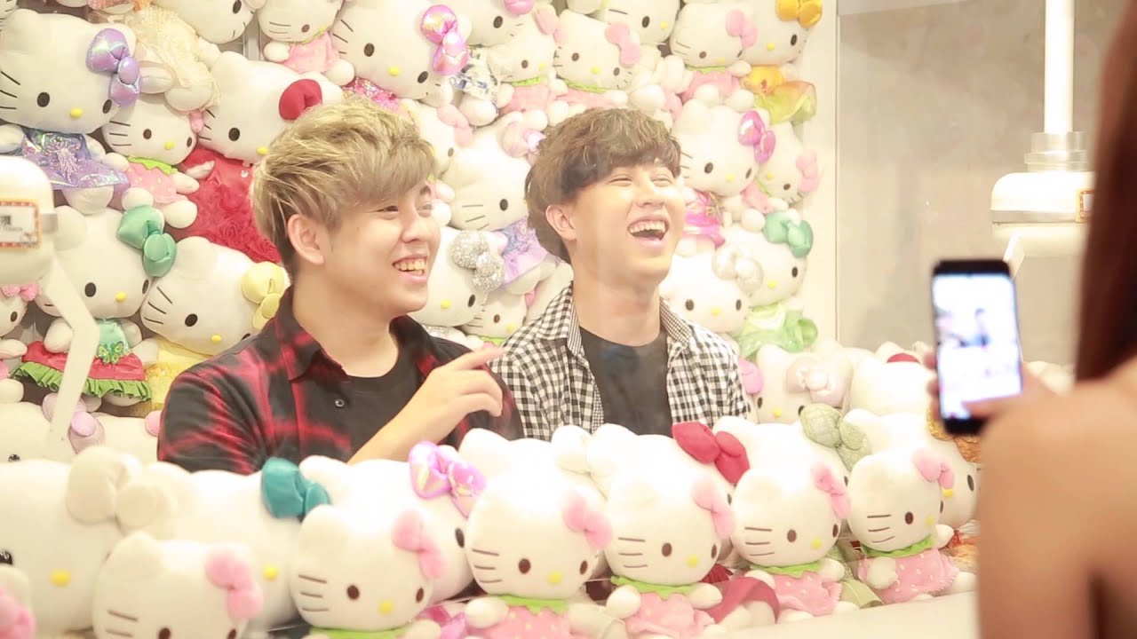 RED PEOPLE - Hello Kitty Go Around!! In Malaysia Grand Opening