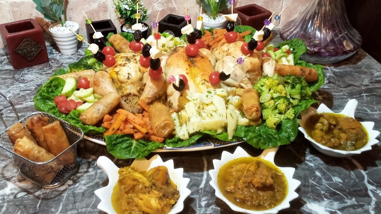 دجاج معمر في الفران بشرمولة متميزة وبسيطة كتجي اكثر من رائعة poulet farci  au four