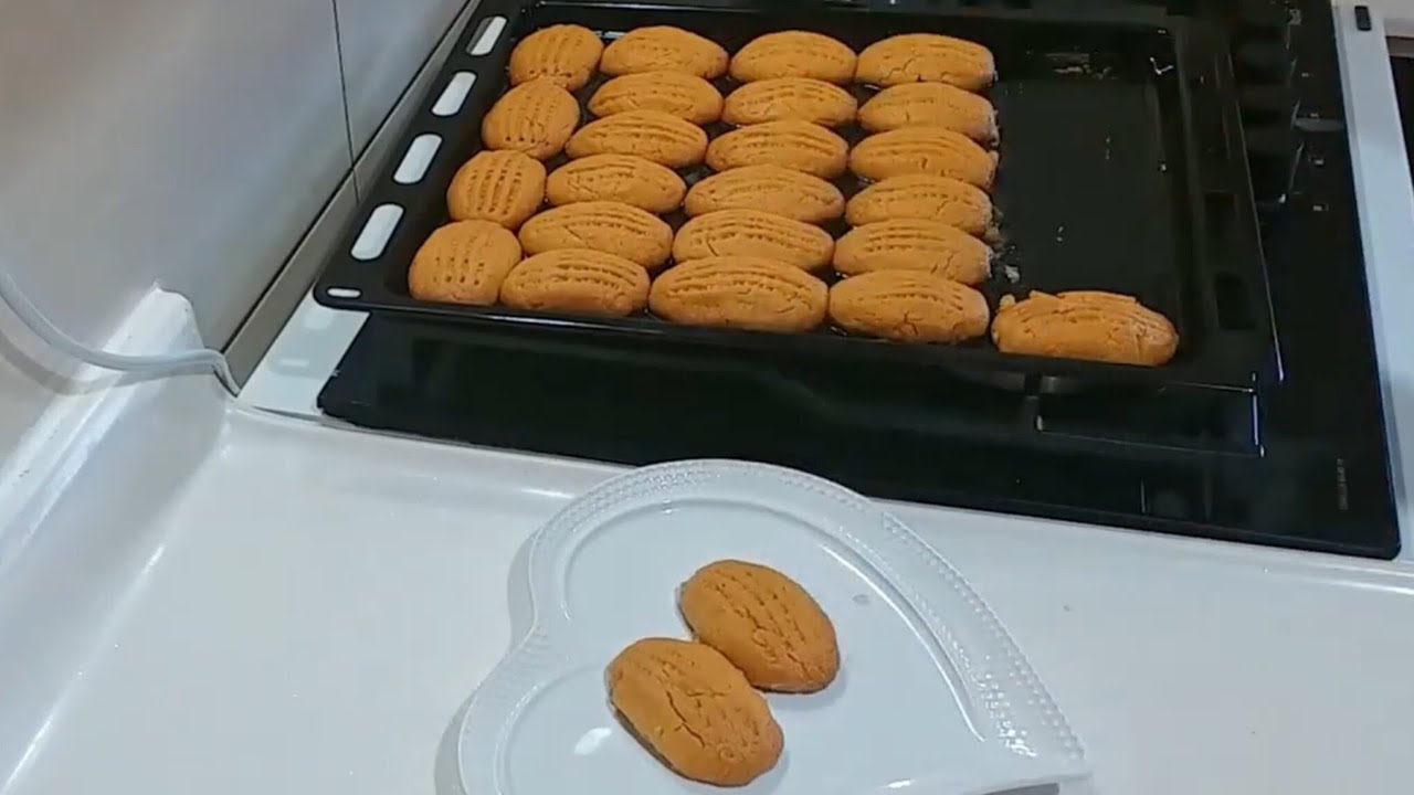 Sheqerpare tradicionale shqiptare. Vec me te verdha veze e gjalpe. 