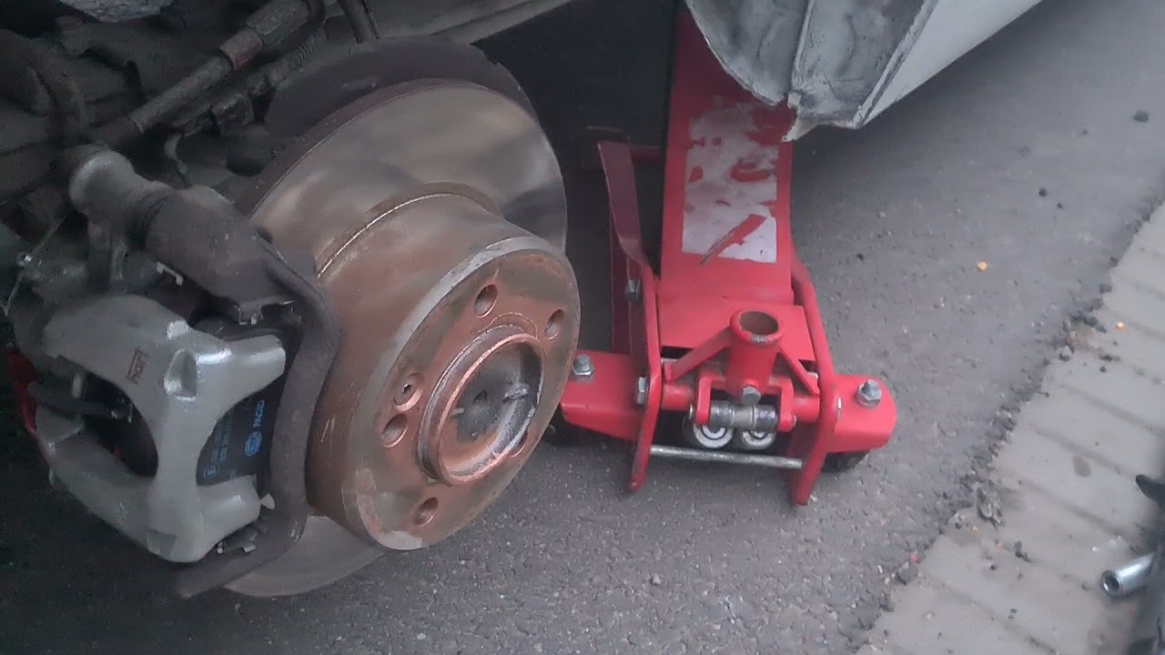 Jak odkręcić koło zapasowe Renault Master.  Vlog z trasy/Husator Opole