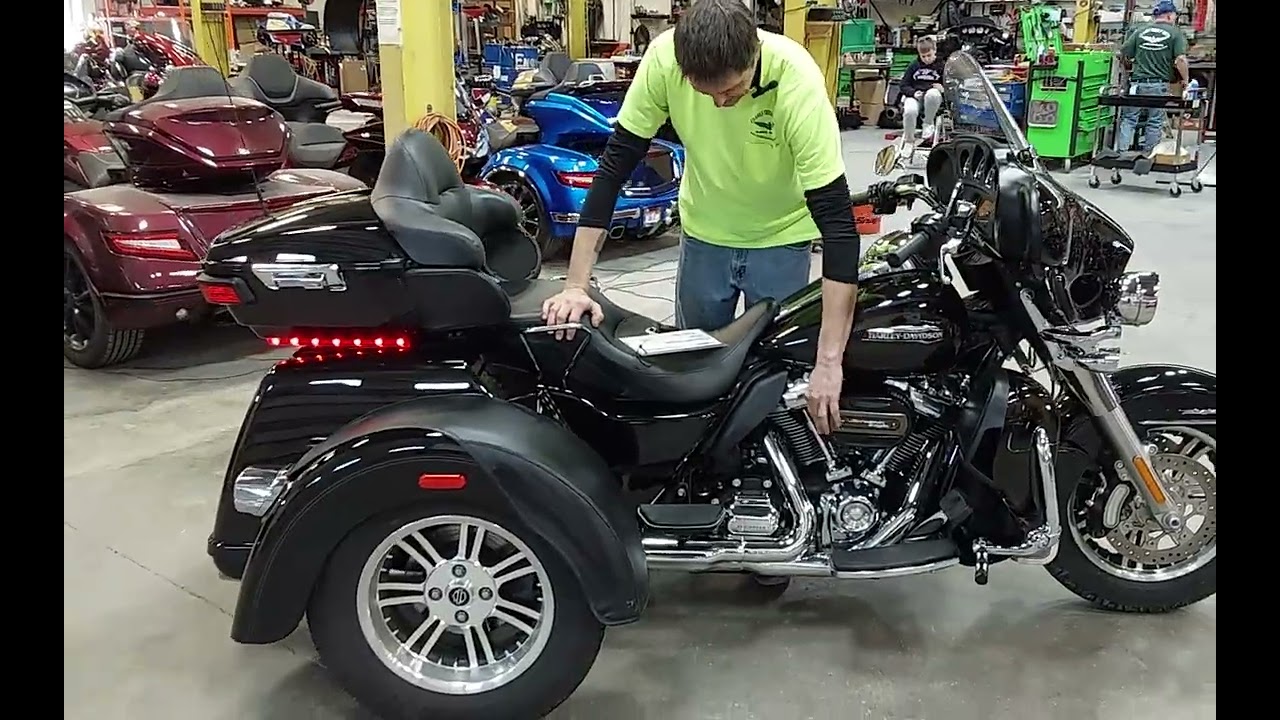#2318 2018 H-D FLHTCUTG