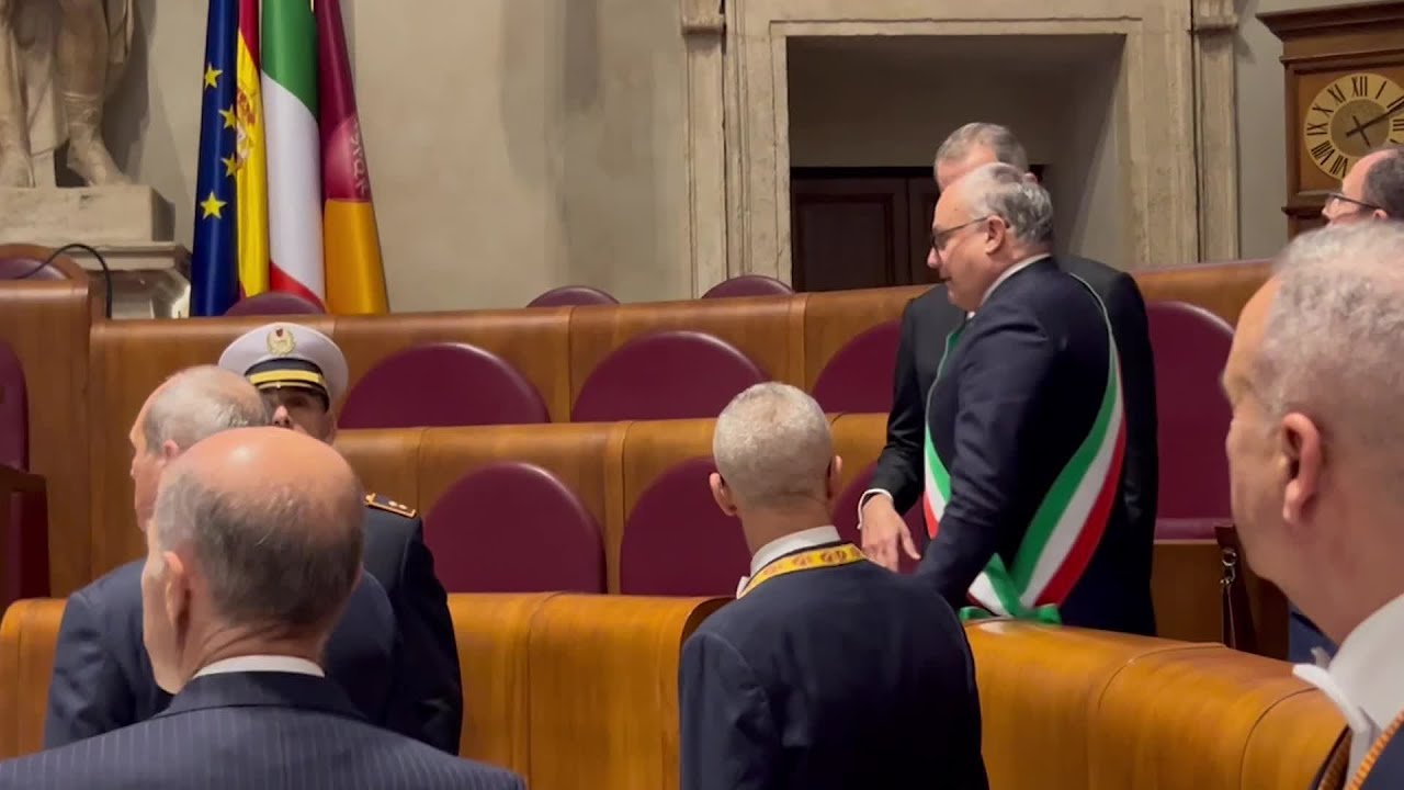 Italia-Spagna: il Sindaco Gualtieri dona la lupa in bronzo, simbolo della Capitale, al Re Felipe VI