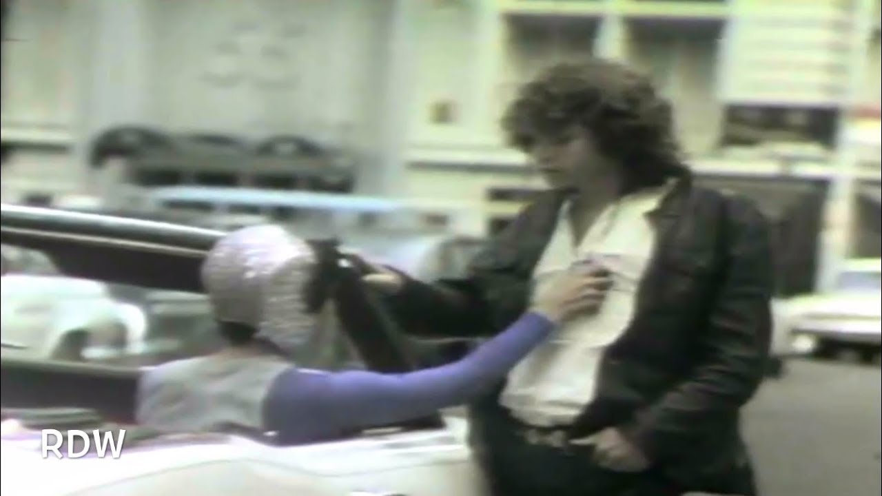 Watch Jim Morrison Getting His Chain Stolen!