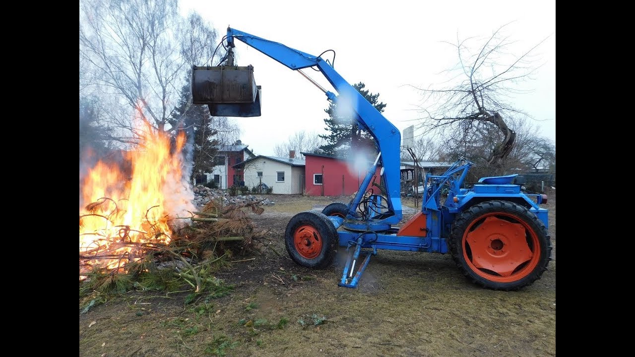 IFA T 157/2 Feuer machen Geäst Wegräumen Empor Universallader Hühnerknie