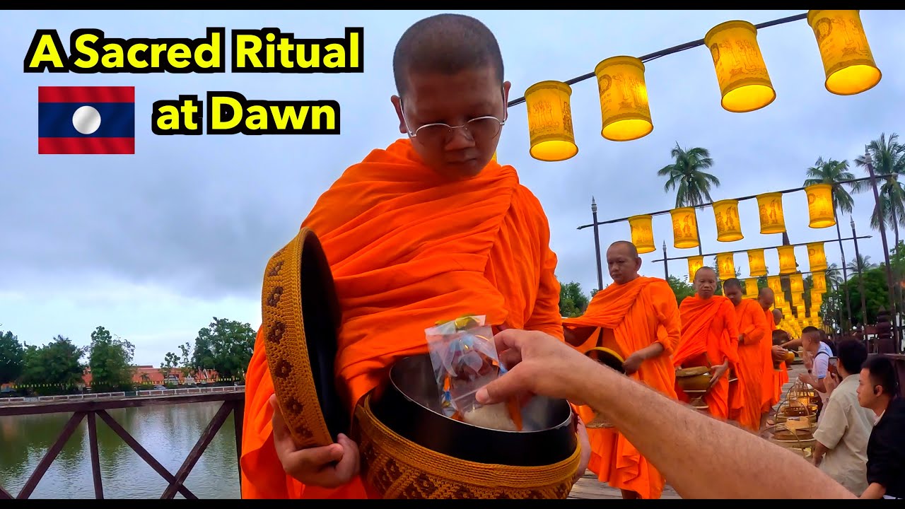 Luang Prabang&rsquo;s Almsgiving Ceremony 🇱🇦 | A Sacred Morning in Laos (Tak Bat)