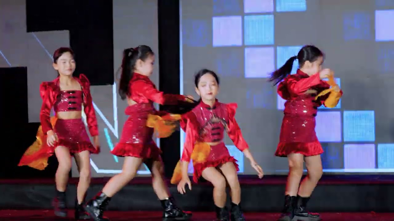 mashup đi giữa trời rực rỡ + chiếc khăn piêu - baby queen -nt dance