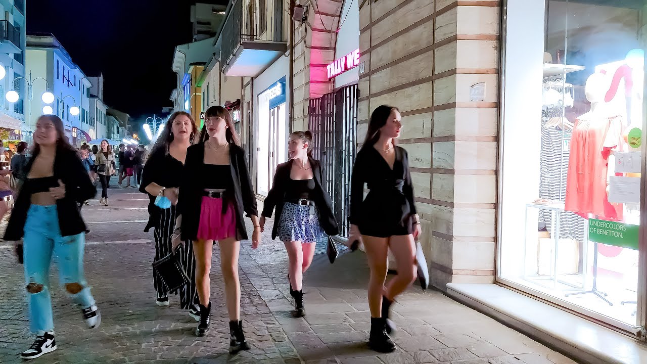 NIGHT LIFE IN TOSCANA. FOLLONICA. Italy - 4k Walking Tour around the City - Travel Guide. #Italy