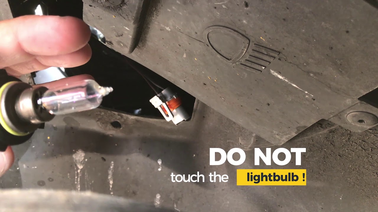 How to change a headlight lightbulb in a 2015 Chrysler 200