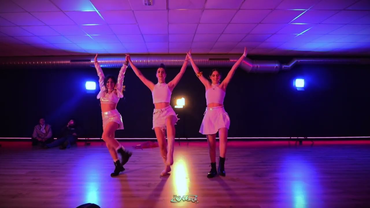LAS GUERRERAS K-POP | DEMON HUNTERS | THE VIBE K-POP PARTY