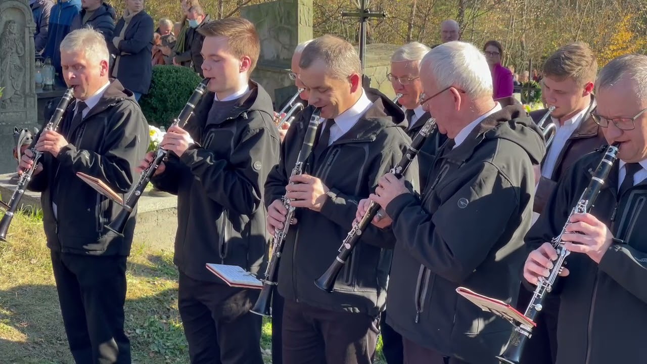 Orkiestra Dęta z Ptaszkowej - marsze żałobne podczas uroczystości Wszystkich Świętych 1.11.2021 - 2