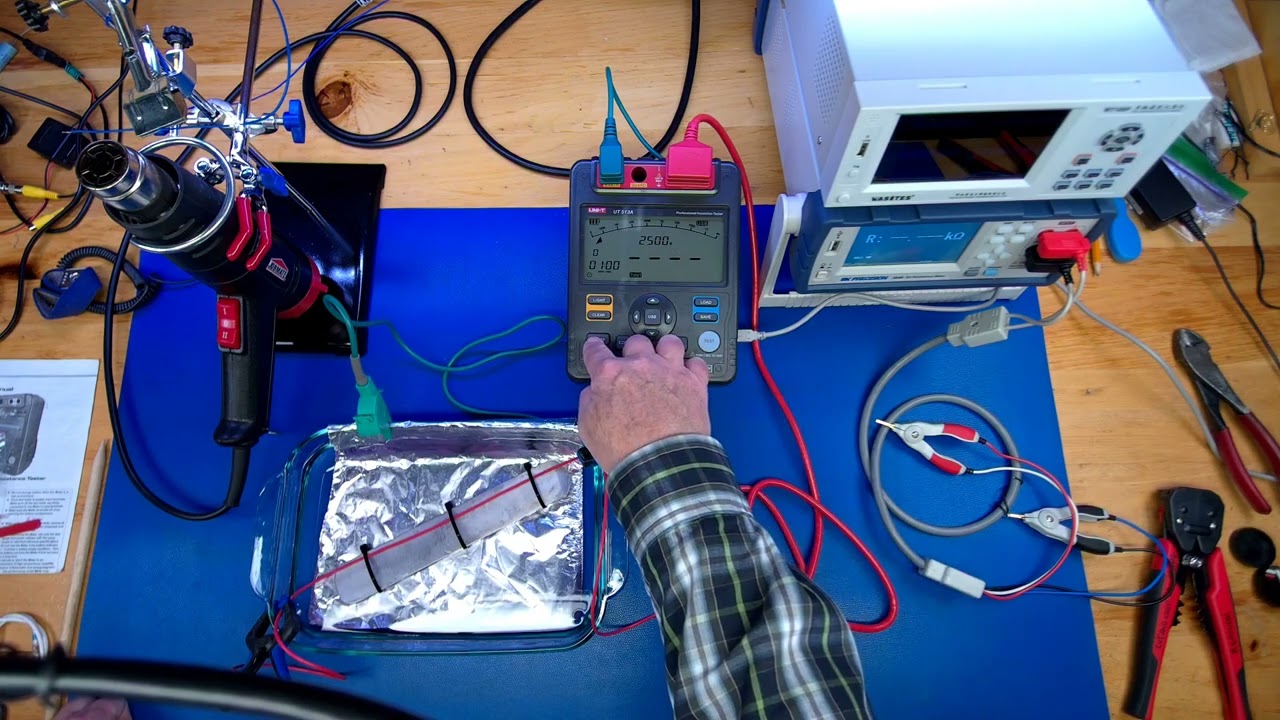27 - UT513A - Essai d'isolation sur un connecteur de fil avec auto-soudure et thermorétractable...