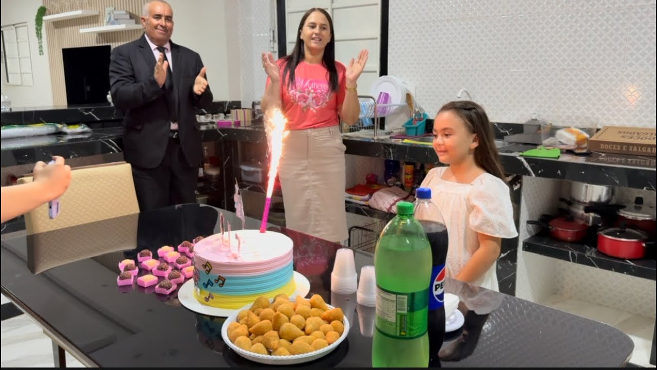 Minha filha Rebeca 🎂 achou que não teria bolo… mas a surpresa mudou tudo!