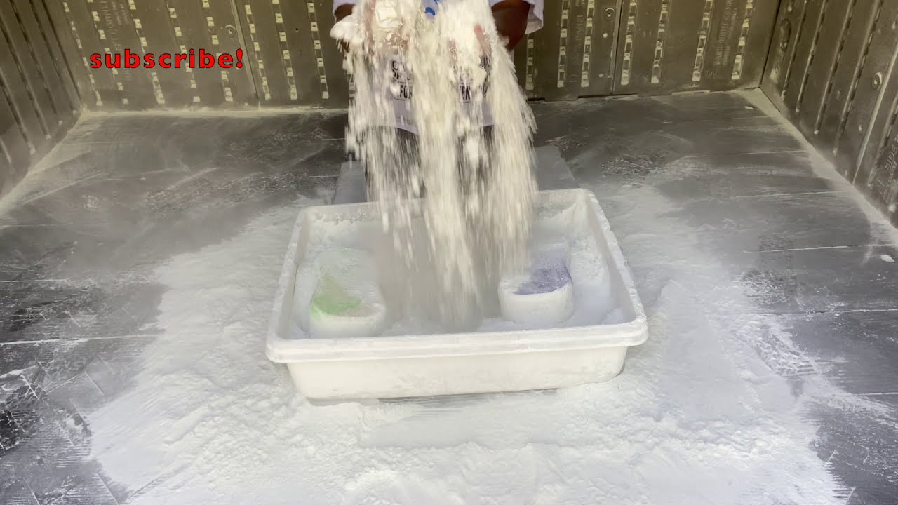 Dusty sponge powder play
