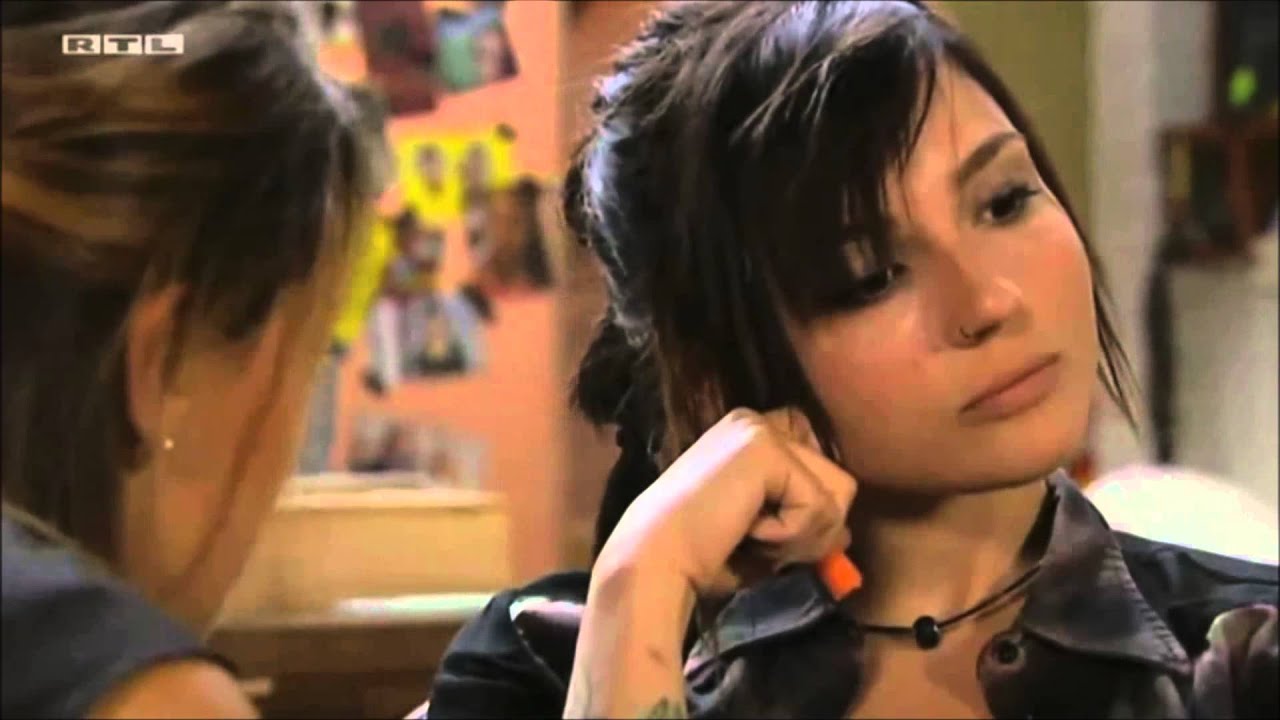 ANNI & JASMIN -  Summer In December