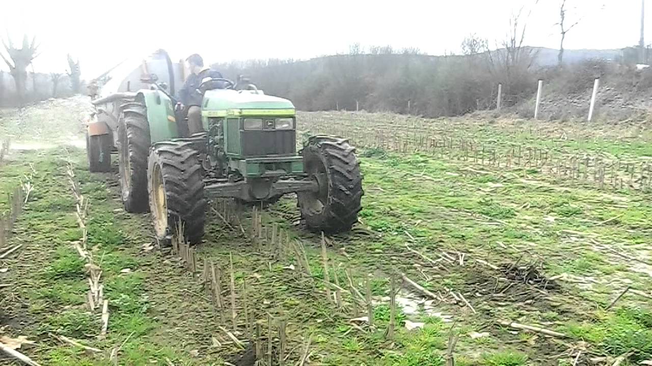 Jonh deere com cisterna de 7000