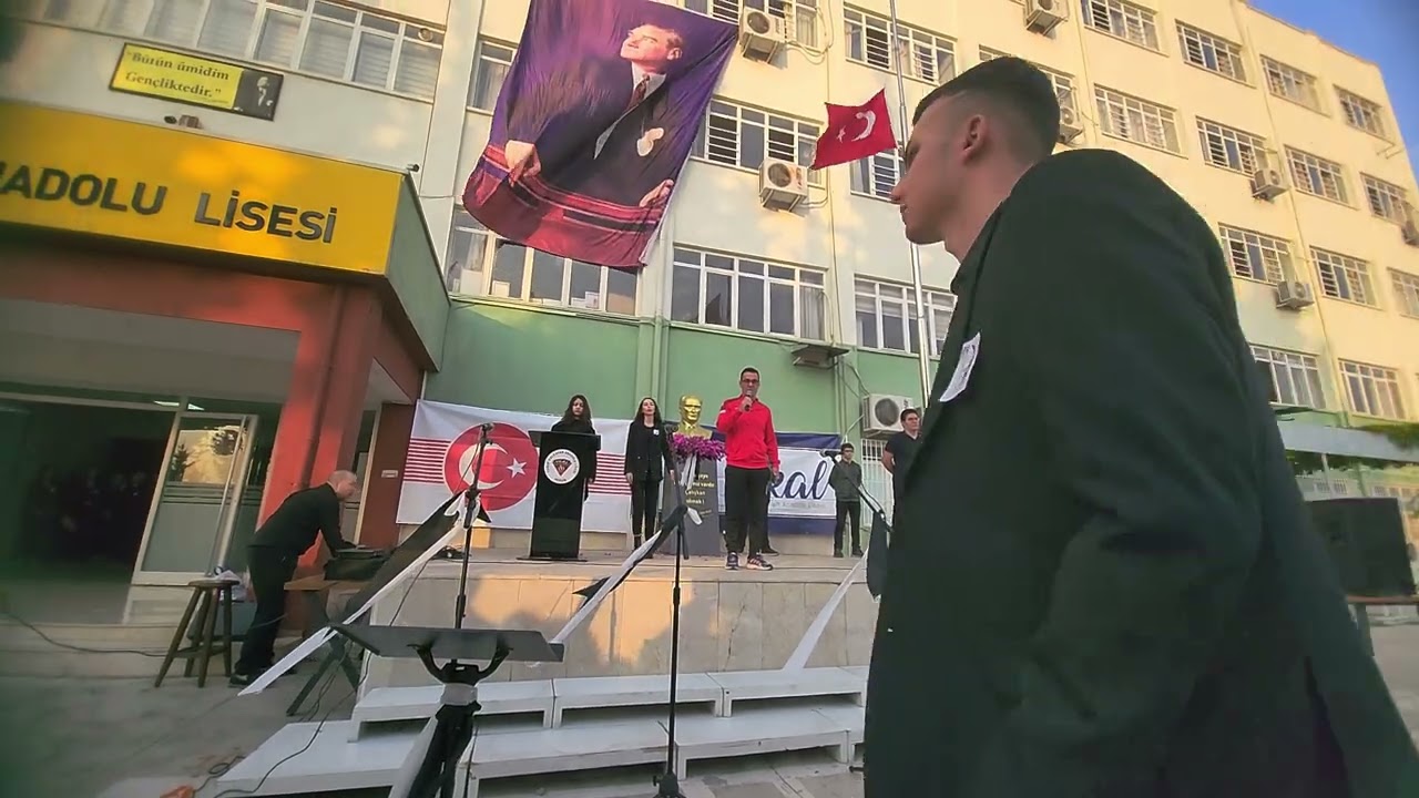 Saygı duruşu ve İstiklal Marşı