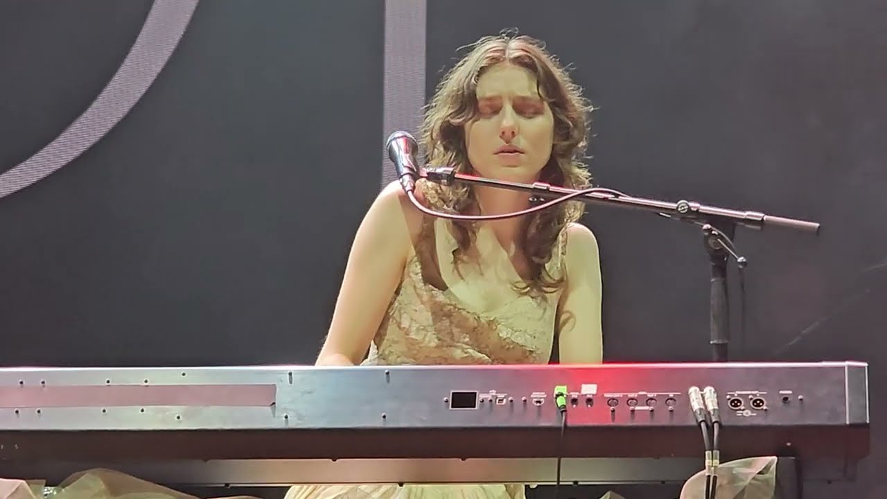 BIRDY - Your Arms (Live Noches del Botánico Madrid 2024)