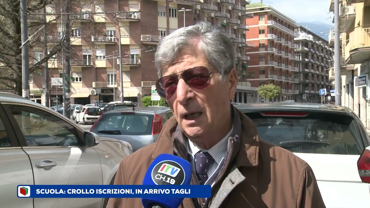 Scuola: crollo iscrizioni, in arrivo tagli pesanti