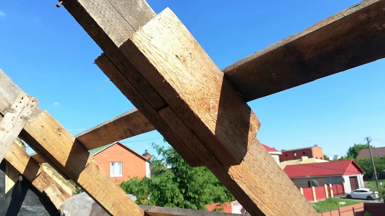 Стык стропил. Опирание конька. Как НЕ НАДО делать.