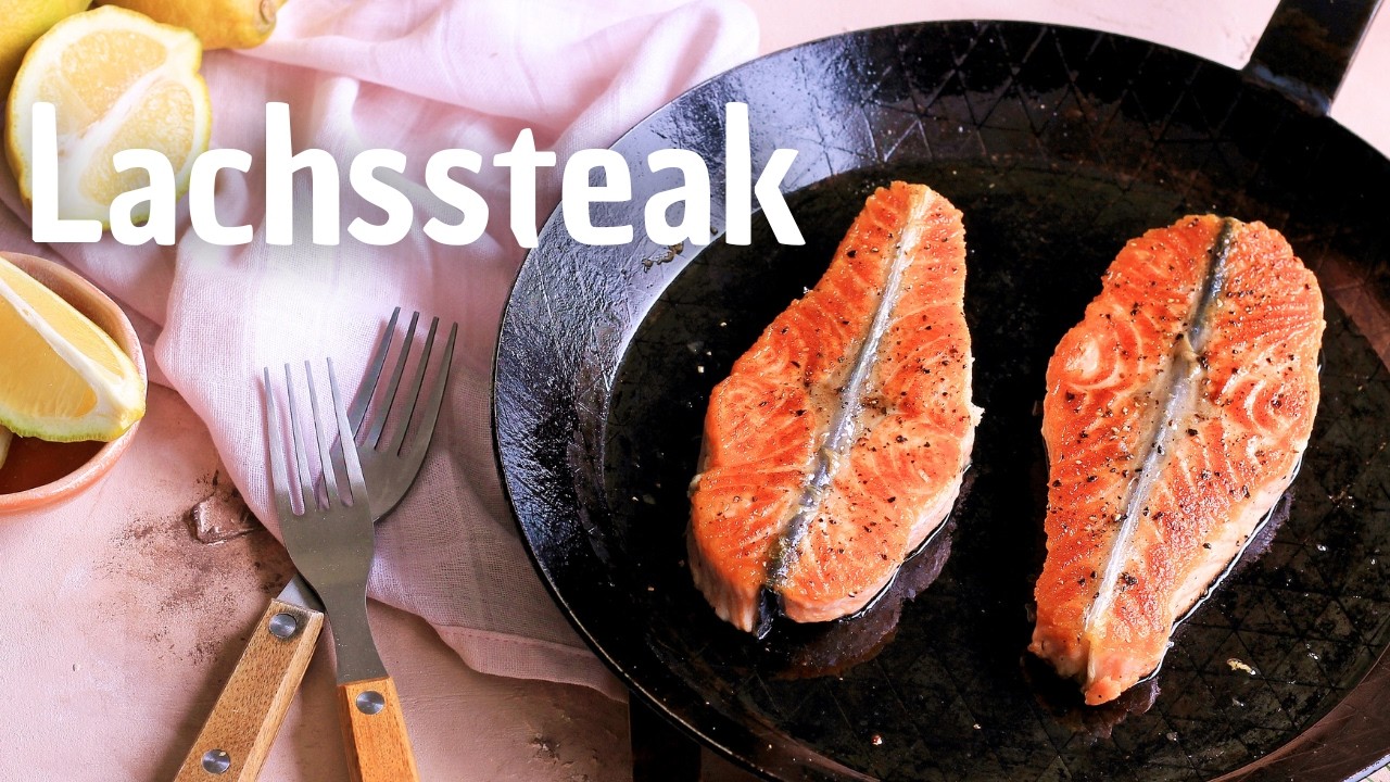 Lachs richtig braten in der Pfanne: Lachssteak knusprig und saftig zubereiten