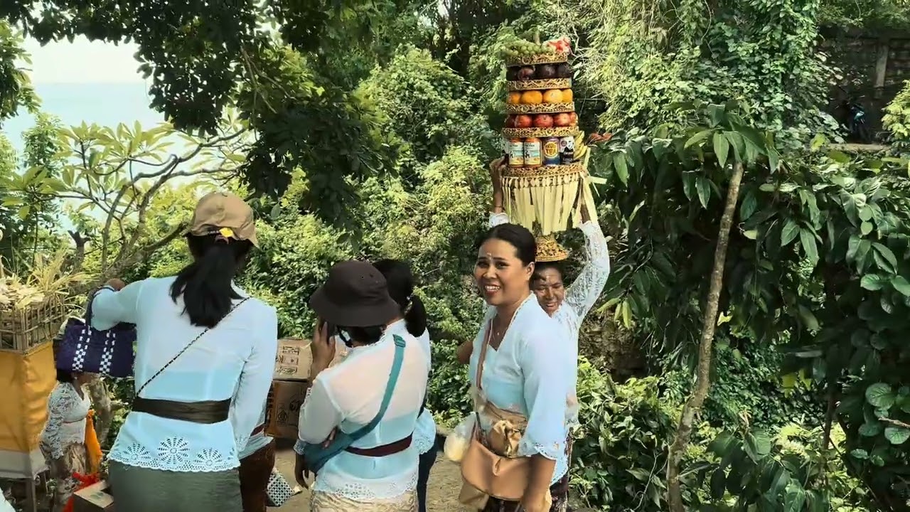 Pujawali pura dalem pemutih lan pura batu belah