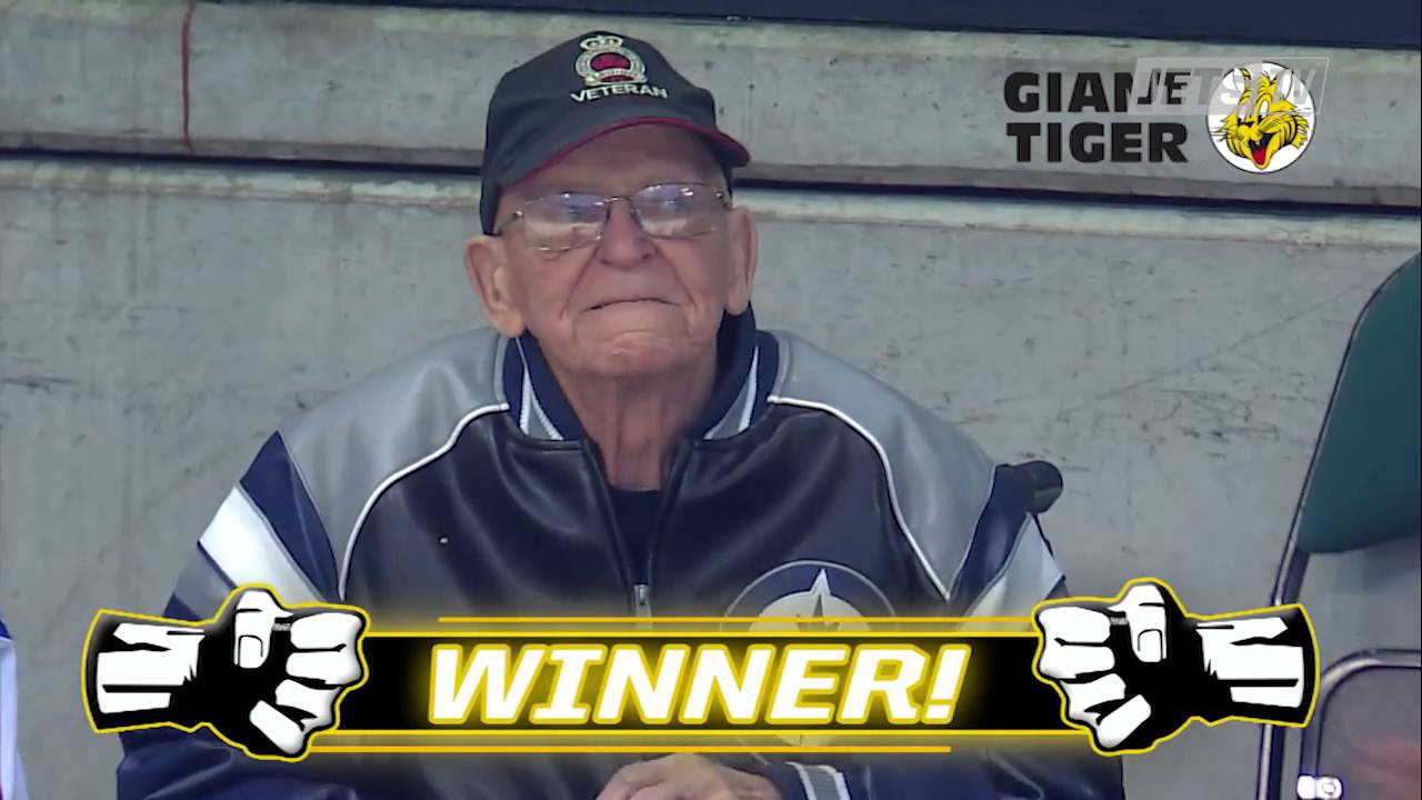 Winnipeg Jets superfan Kroppy gets emotional welcome from fa