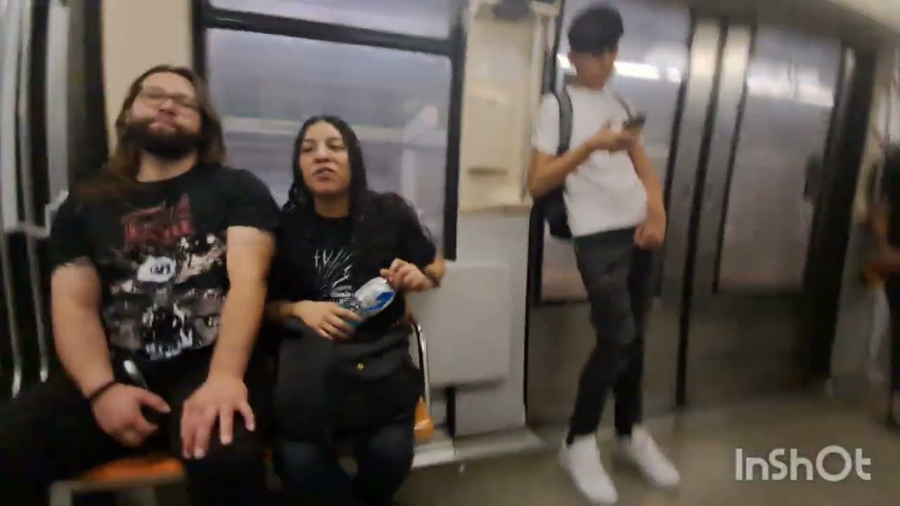 nuevo capítulo de Jaime pasea viaje en tren NS93 N2077 tren navideño con publicidad paris en linea 5