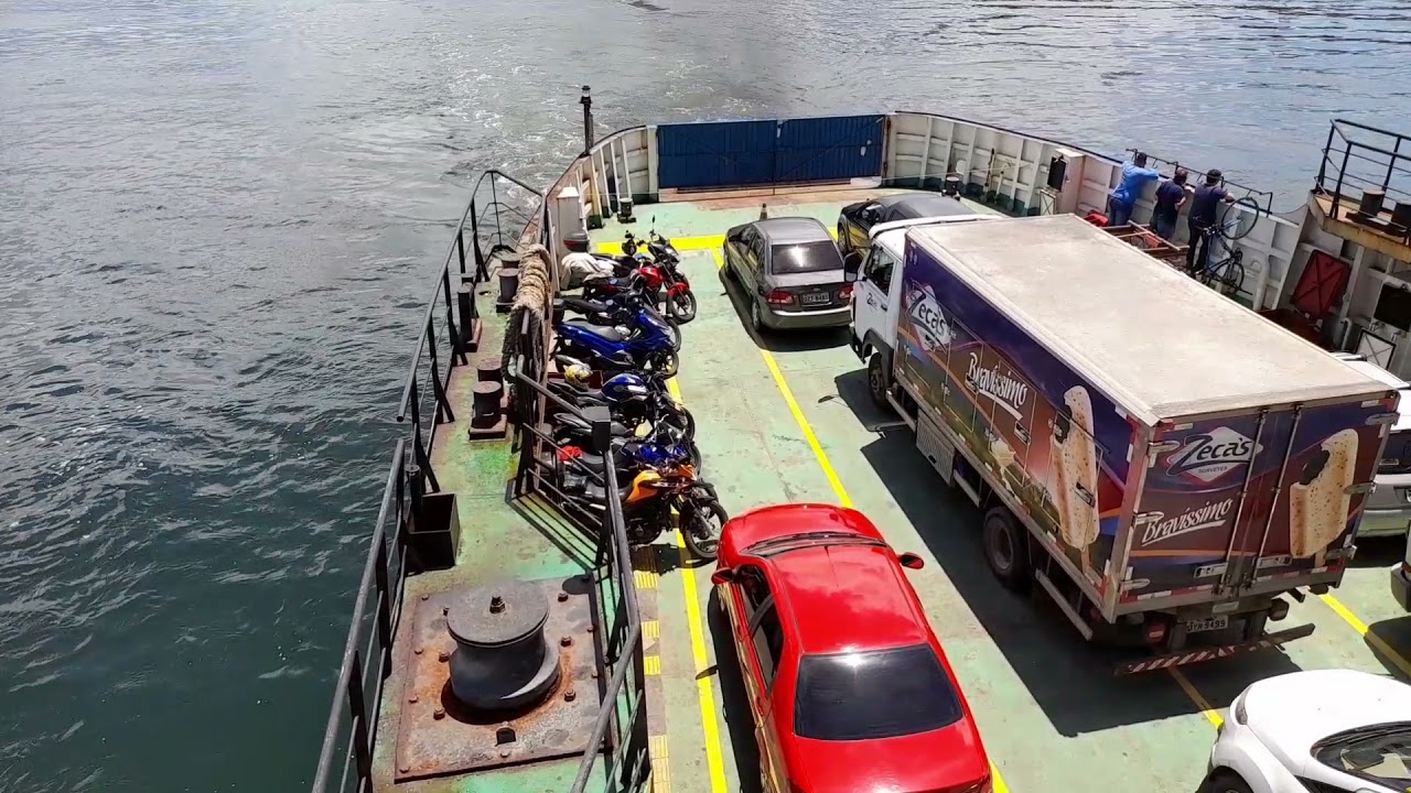 Travessia de ferry boat Itaparica/salvador. Experiência única com direito a lindas paisagens.