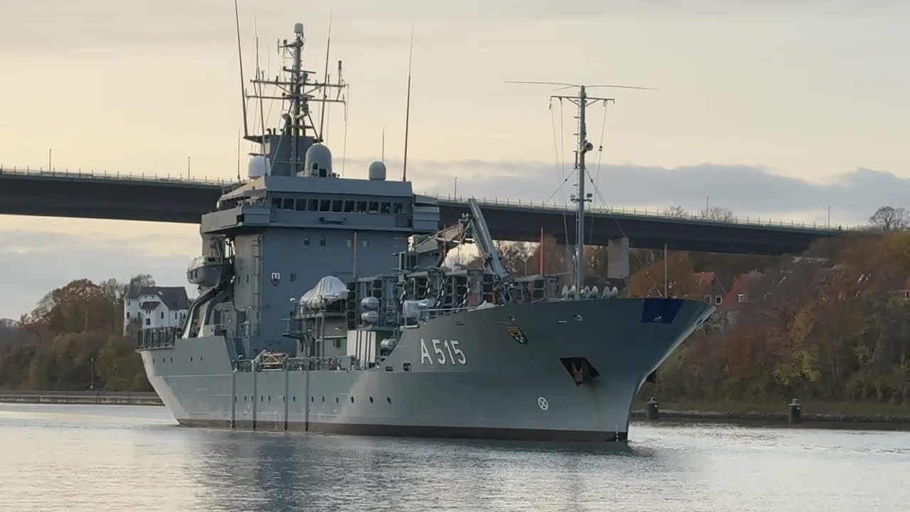 Тендер MAIN (A 515) Шлюз военного корабля Кильского канала ...