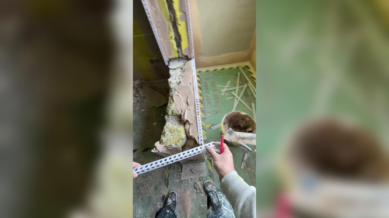 Malarz nakładający szpachlę | Szpachlowanie w ramach renowacji #szpachla 260207