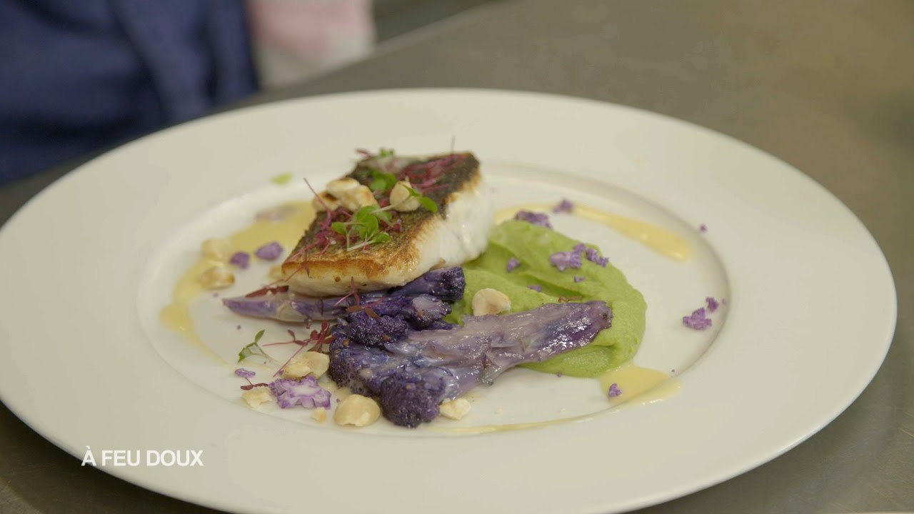 Filet de bar à l'unilatéral, crème de brocolis et chou fleur