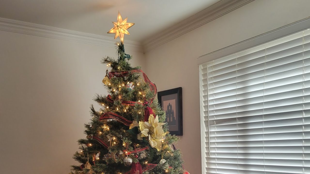 Vlogmas Day 16: Sharing my main tree with you