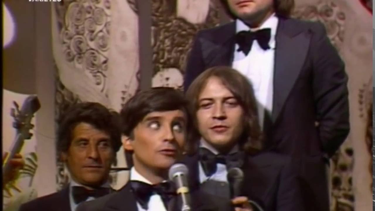 Fou rire de Thierry LE LURON imitant les Compagnons de la Chanson
